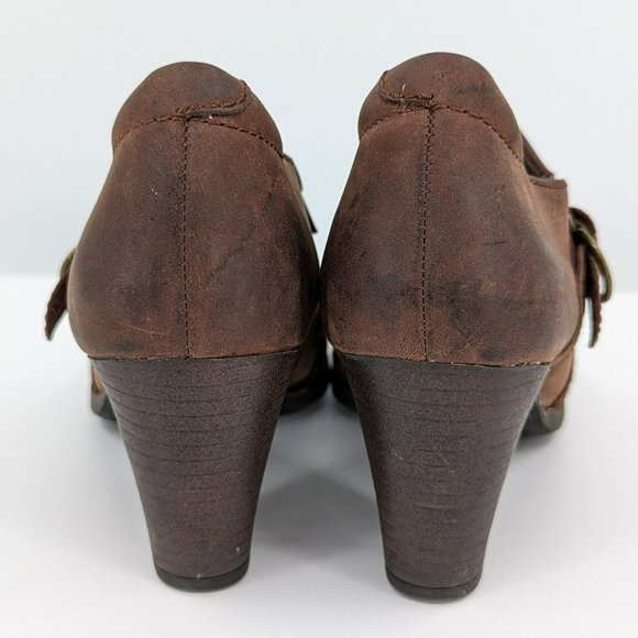 Clarks Carlisle Booties 7 Cafe Brown Oily Leather Side Zip Buckle Accent Heeled - Picture 7 of 13